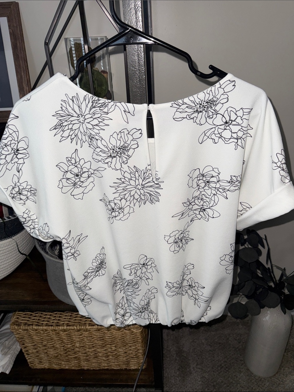 MELLODAY White Short Sleeve Floral Line-Print Blouse - Picture 4 of 4